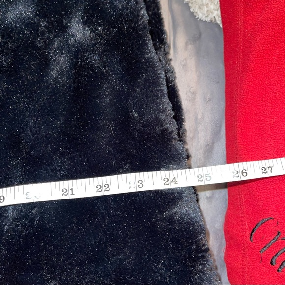 Black soft faux fur throw new unused smoke free - Picture 2 of 4